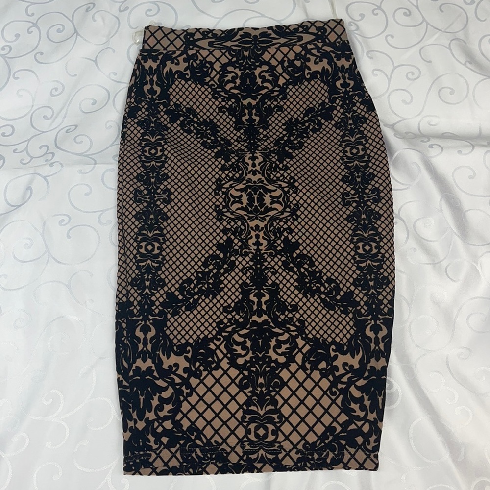 🆕with tags 🏷 Windsor taupe pencil skirt